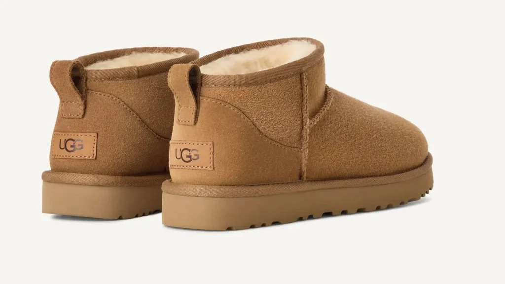 1-Productos-mas-virales-de-TikTok-para-regalar-esta-Navidad-Una-Wishlist-comprar-Classic-Ultra-Minis-UGG-Boots.webp