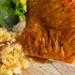 Pavo relleno con cous cous y dátiles con jus al estragón y cítricos