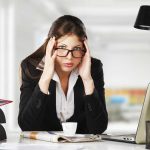 Descansa tu vista de la computadora con estos ejercicios