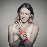 Artritis reumatoide: muñecas, manos, rodillas y pies