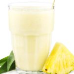 Batido de piña con frutillas