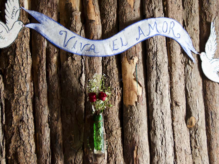 "Viva el amor" se lee al entrar y salir | Foto: Mariana Castillo