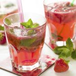 Agua de fresa con menta