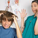 Cómo abordar el tema del contagio de piojos con mi hijo