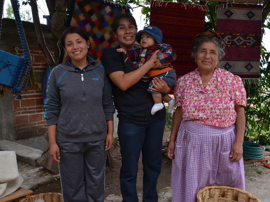 Actividades en Oaxaca por si vas a la Guelaguetza 2018: Doña Ángela y su familia en Fundación Envía Foto: Mariana Castillo