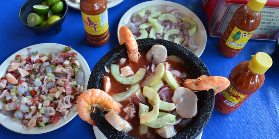 Molcajetes, aguachiles y la típica salsa Guacamaya Foto: Mariana Castillo