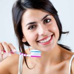 El enjuague bucal no basta: 5 tips para eliminar el mal aliento