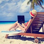 Más del 30% de los mexicanos trabajan mientras vacacionan