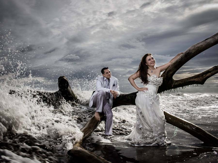 Trash the dress, una tendencia para las fotos de bodas