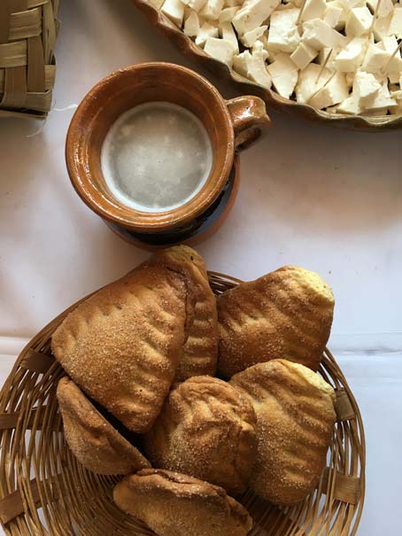 12 platillos de Tlaxcala que quizá no conocías: pan de queso y pulque Foto: Mariana Castillo 12 platillos de Tlaxcala que quizá no conocías: pan de queso y pulque Foto: Mariana Castillo