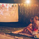 Picnic y cine al aire libre (¡no olvides llevar tu vino!)