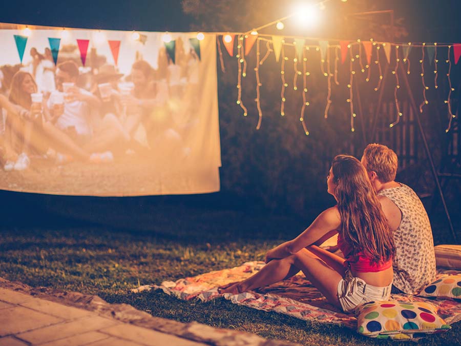 Picnic y cine al aire libre (¡no olvides llevar tu vino!)