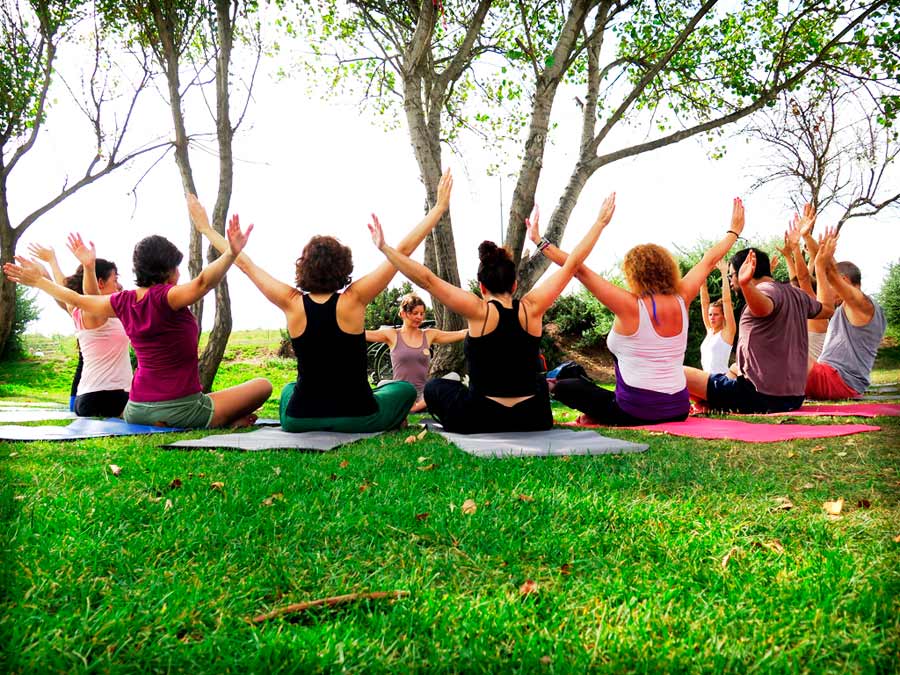 Yoga al aire libre en la CDMX con The Art of Living Foundation