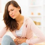 La enfermedad genética que comienza con un dolor de estómago