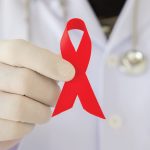 Médicos quieren más personas diagnosticadas con VIH