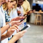 Así es como el brain hacking provoca tu adicción al celular