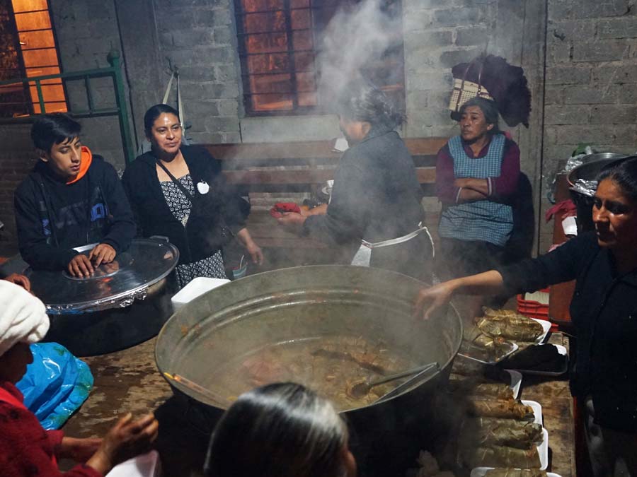 Los tamales en Oaxaca se hacen en comunidad Foto: Mariana Castillo Los tamales en Oaxaca se hacen en comunidad Foto: Mariana Castillo
