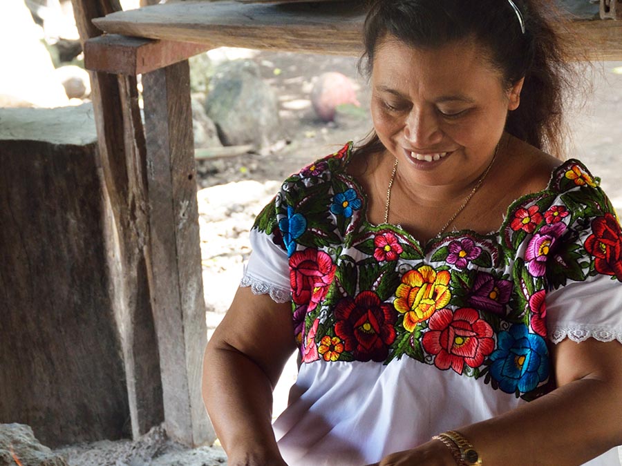 Acércate a las mujeres en los mercados locales o los tianguis e investiga dónde comprar tortillas nixtamalizadas