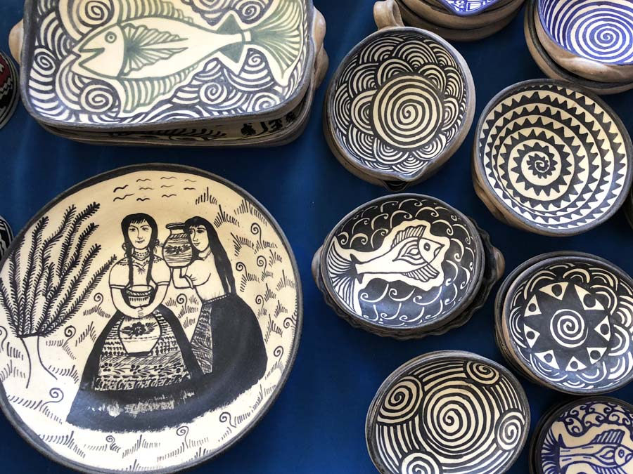Platos, jarras y más objetos de Tzintzuntzan: artesanías de Michoacán Foto: Mariana Castillo