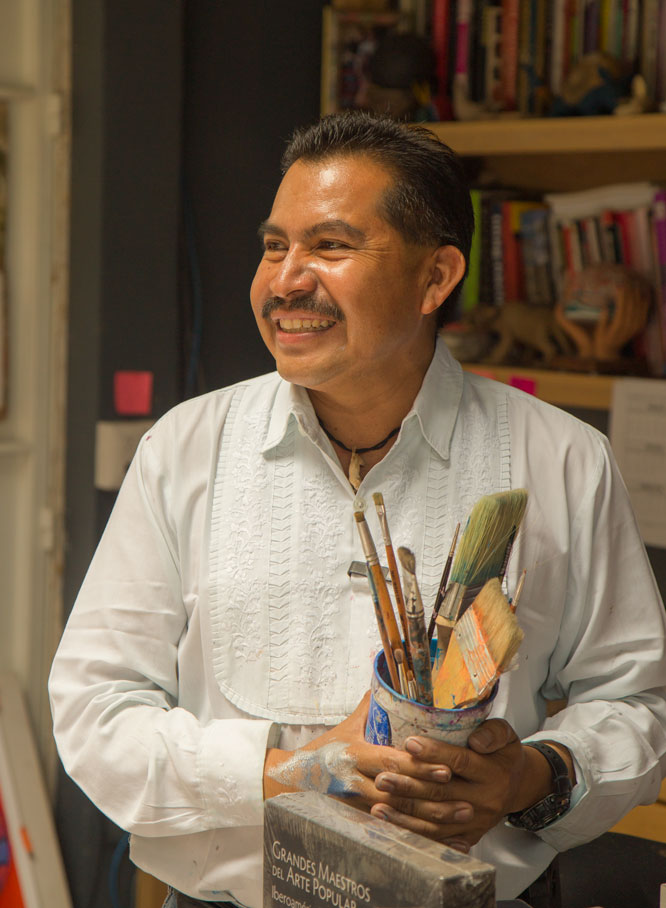 Jacobo Ángeles en su taller de alebrijes Foto: Fernando Gómez Carbajal