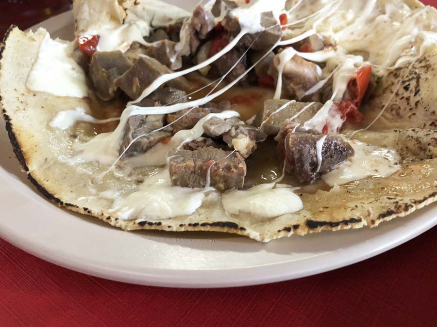 Empanada de lengua: dónde comer en Oaxaca Foto: Mariana Castillo