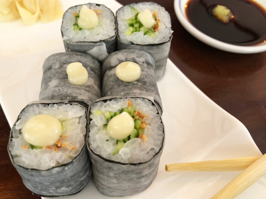 Comida japonesa en Holbox: rollos sin queso crema Foto: Mariana Castillo