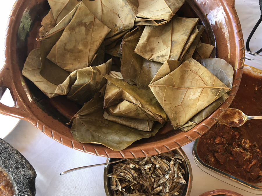 Tamales envueltos en hoja de canela: comida guerrerense Foto: Mariana Castillo