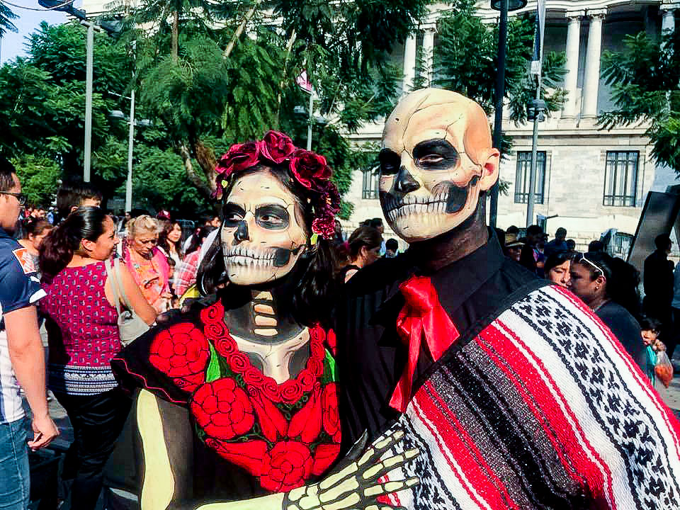 ¿Ya tienes listo tu maquillaje de Catrina para ir a la Mega Procesión de CDMX?
