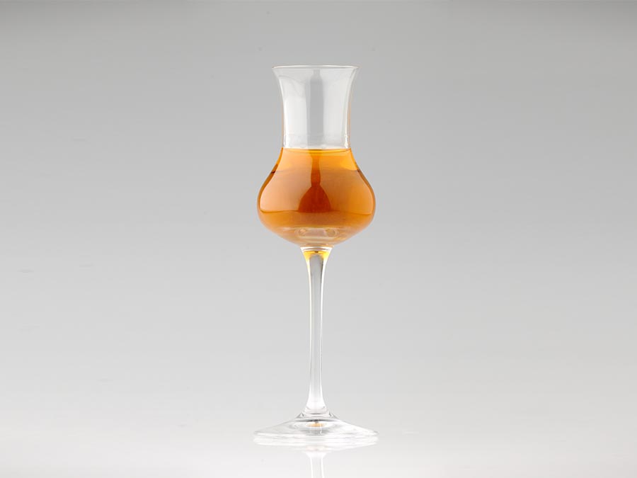 Sirve los vinos Tokaji en copa de tulipán o jerezana