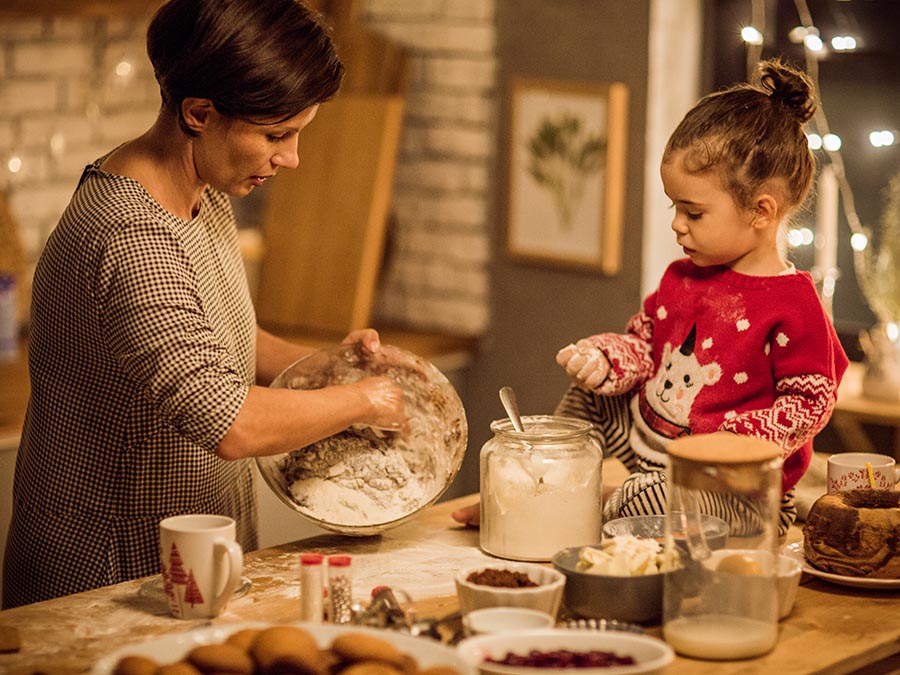 Haz equipo y prepara la cena en familia: consejos para ser un buen anfitrión en la cena de Navidad y Año Nuevo Haz equipo y prepara la cena en familia: consejos para ser un buen anfitrión en la cena de Navidad y Año Nuevo