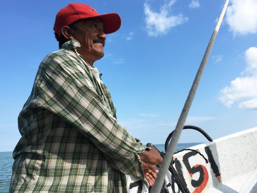 Escribir sobre comida: René Chay es pescador en Celestún y también es parte de los representantes de la cultura alimentaria de su zona Foto: Mariana Castillo
