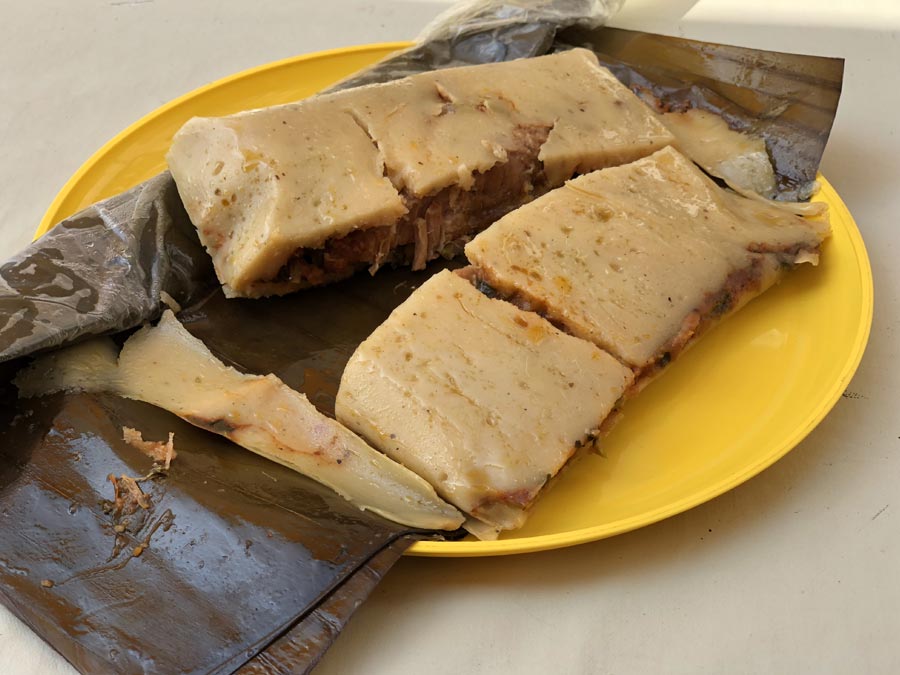Los tamalitos de Balbuena: tamal de cerdo con verdolagas y salsa roja Foto: Mariana Castillo