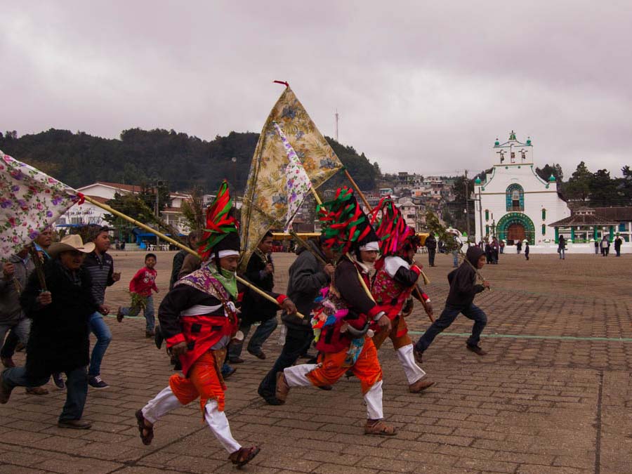 Carnavales de México: Carnaval de San Juan Chamula Foto: graficaitinerante.org