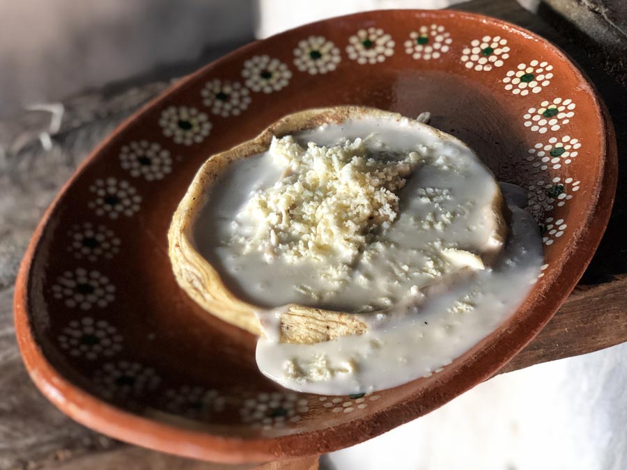 Los sabores de Comala: sope con crema y queso "apanelado" de Esther Mejía Foto: Mariana Castillo