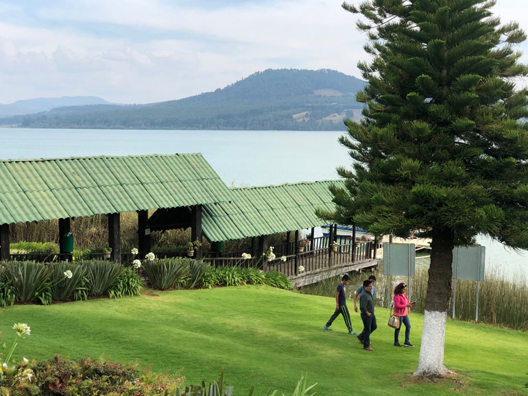 Lago de Zirahuén, qué hacer en este lugar y sus alrededores