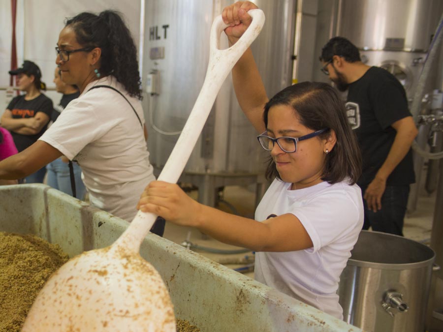 Adelitas, Cerveceras con Temple: elaborando cerveza Foto: Cortesía