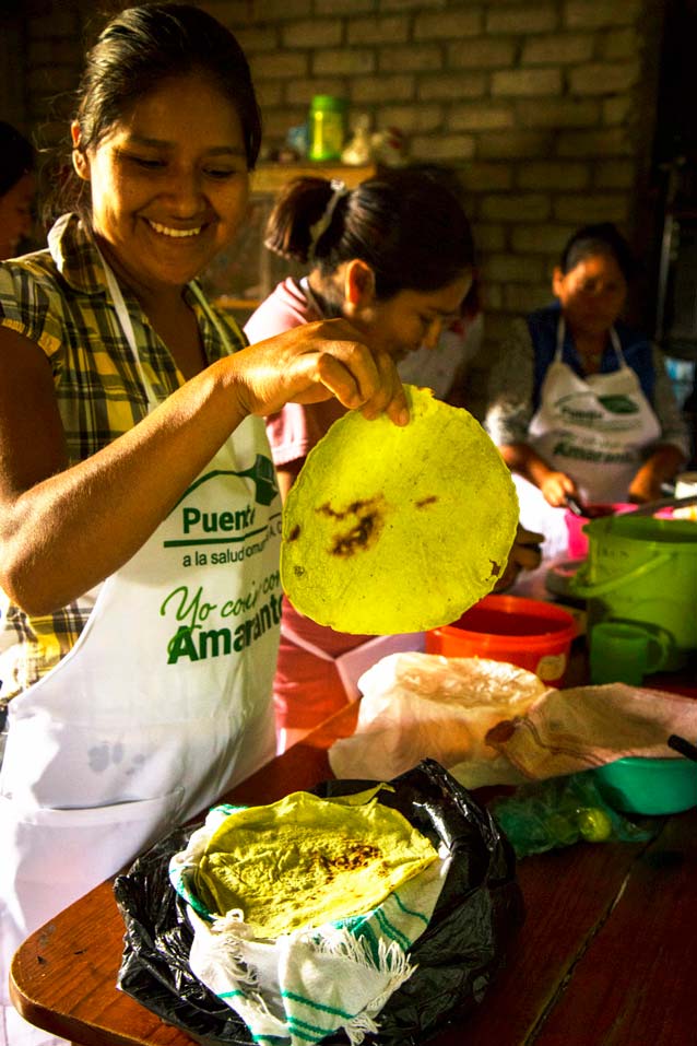 Tortillas con hoja de amaranto en Tierra y Libertad Foto: Fernando Gómez Carbajal