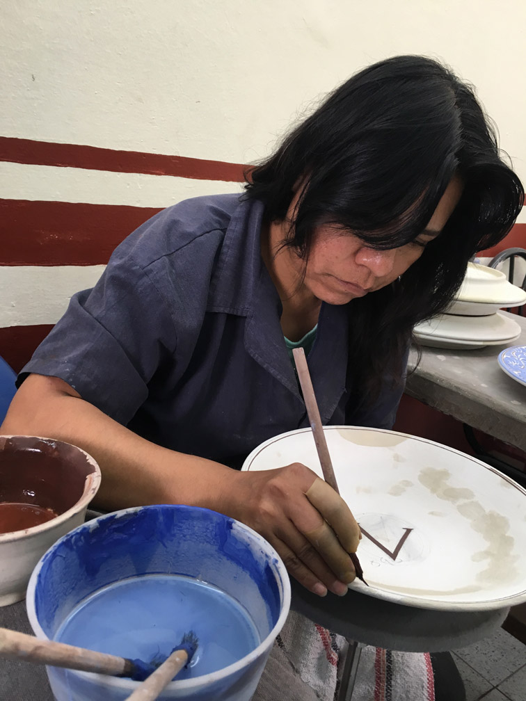 Pintado de la talavera de Puebla Foto: Cortesía Epicuristas