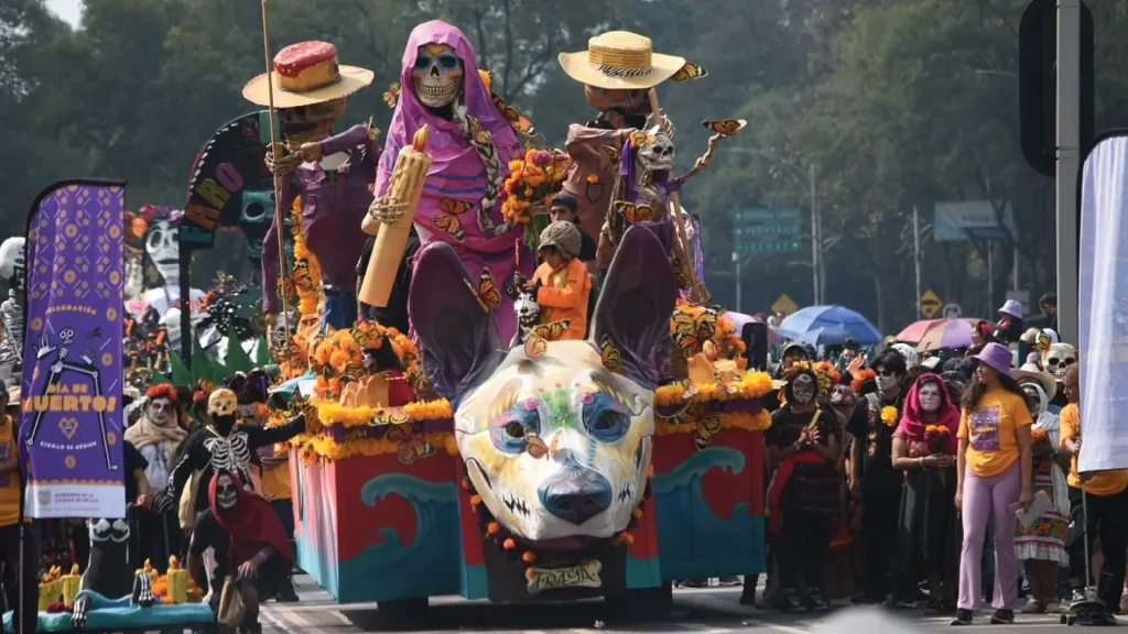 Eventos-Imperdibles-Mes-Octubre-CDMX-cultura-dia-de-muertos-halloween-conciertos-arte-exposiciones-ofrendas-desfiles-Mega-Procesion-de-Catrinas-2025.webp