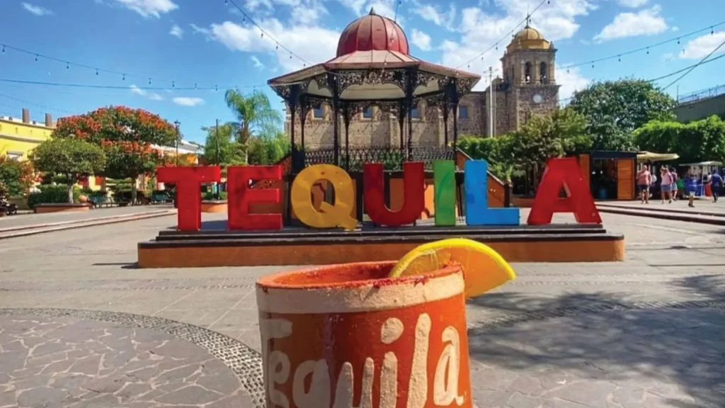 Guía de Pueblos Mágicos para Celebrar las Fiestas Patrias septiembre dar el grito donde ir que comer en mexico seccion amarilla blog sisoy tequila jalisco