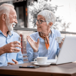 Hábitos de compra de los adultos mayores, cómo ganarse a este nicho de mercado