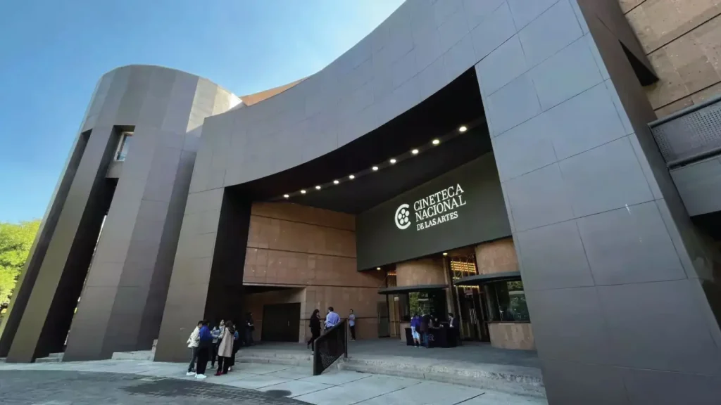 lugares para ir solo en CDMX Ciudad de México museos cafeterías restaurantes donde ir qué comer SECCION AMARILLA BLOG Cineteca Nacional