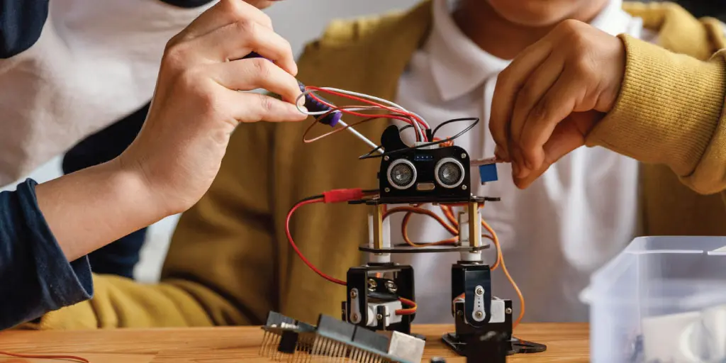 robotica para niños y niñas curso de verano seccion amarilla